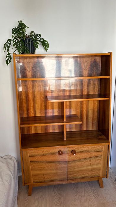 Regał Bilea z lat 60. – oryginalny mebel vintage