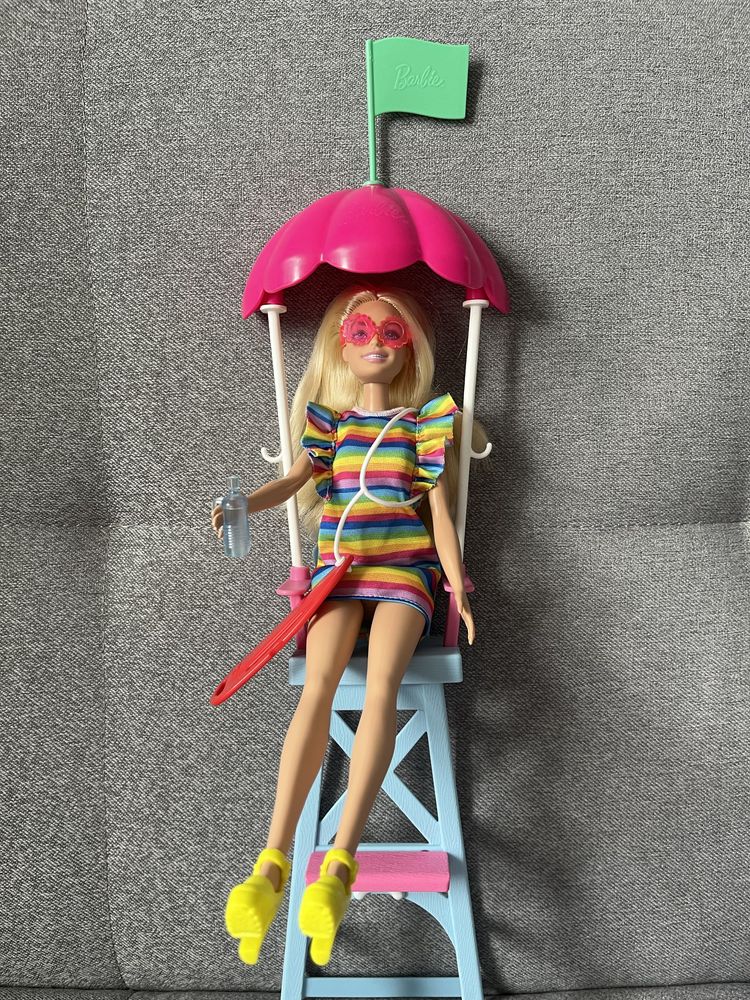 Barbie zestaw motorówka budka ratownika lalka z aparatem na zębach