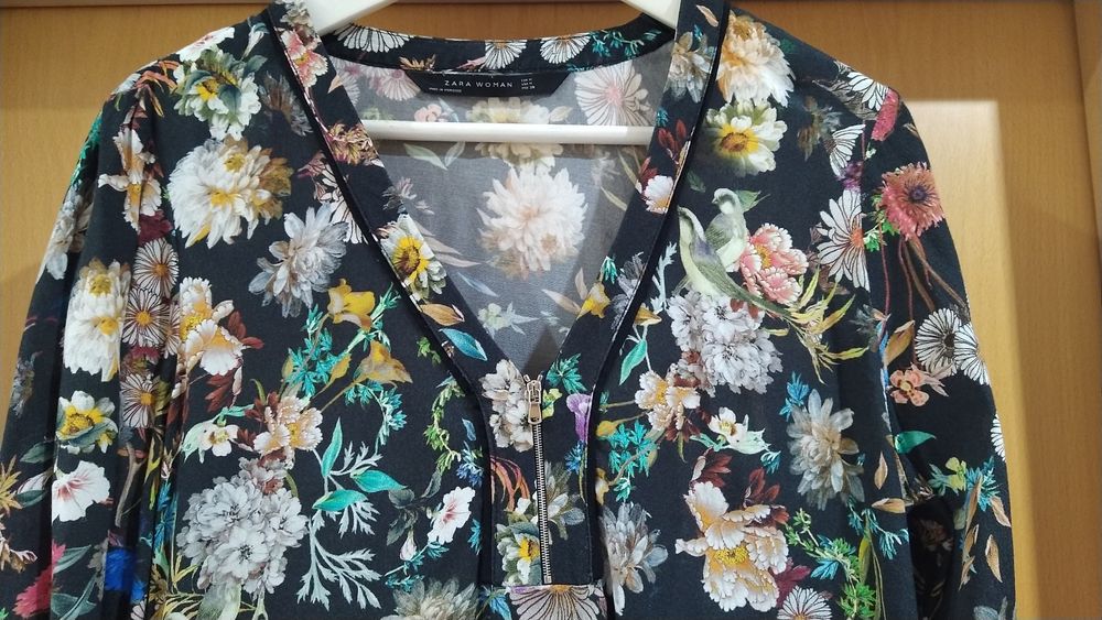 Blusa Zara com flores