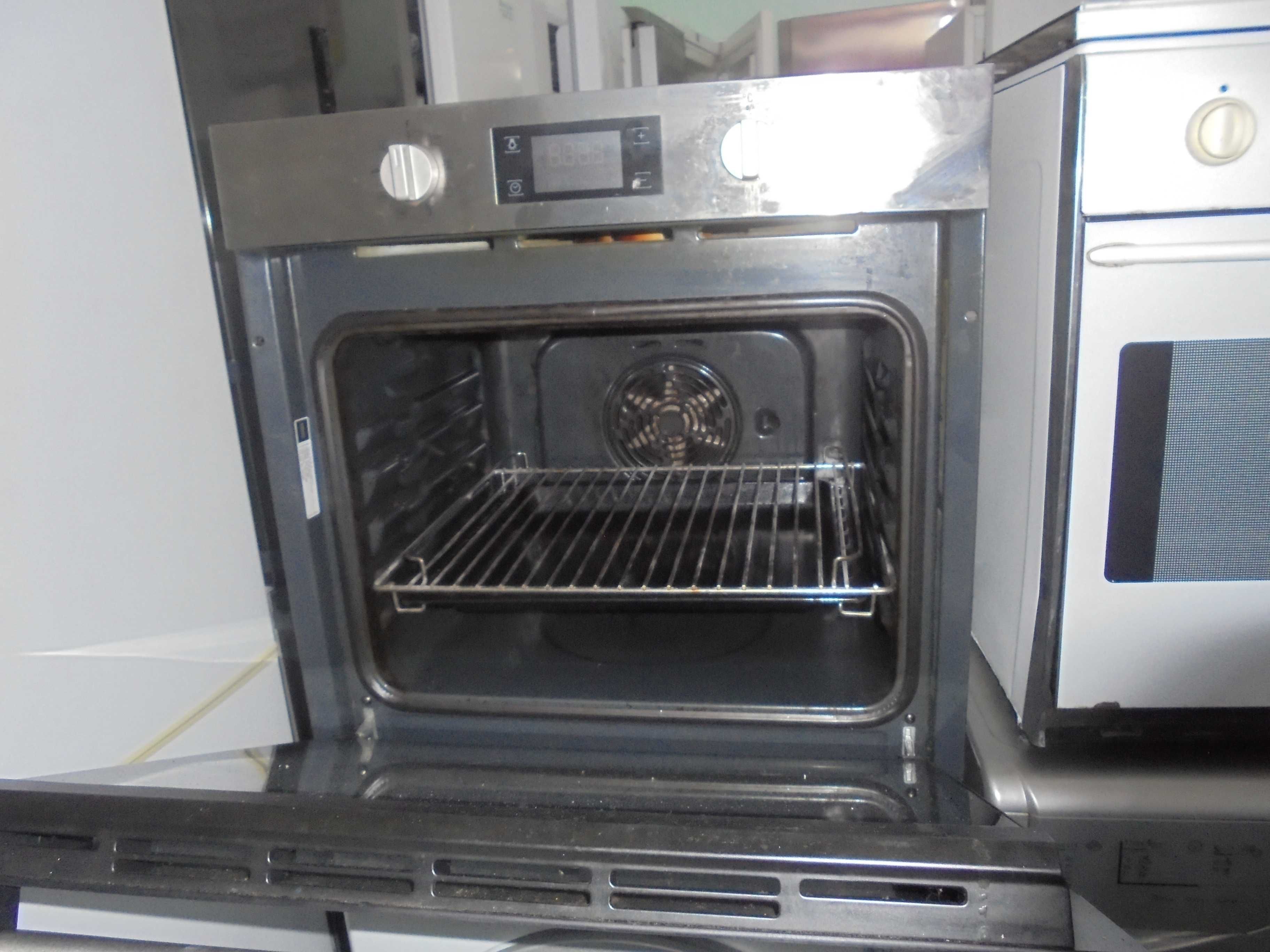 Forno elétrico / Encastrar / ARISTON/ Muito bom estado / Com garantia