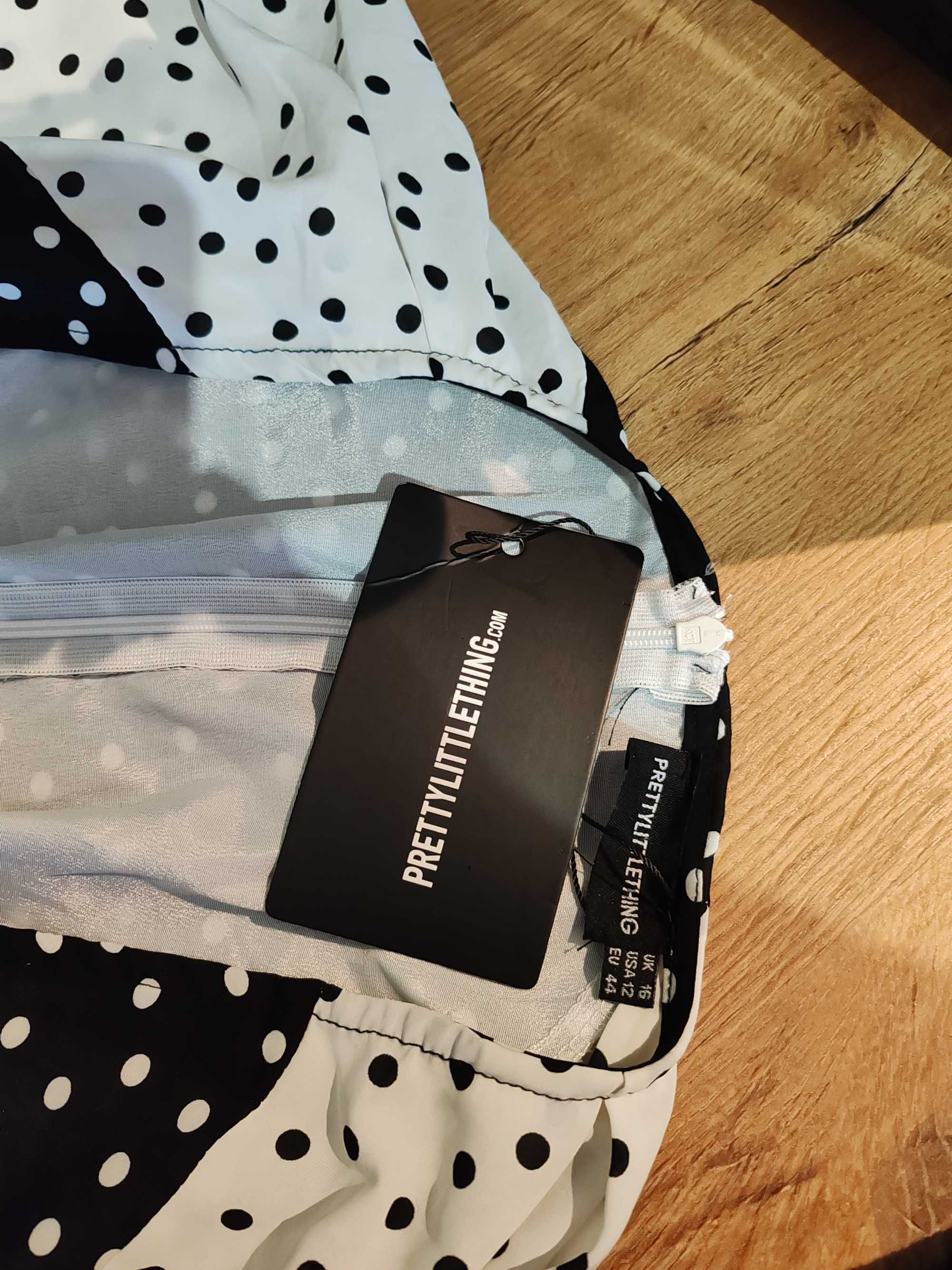 Nowa koktajlowa sukienka PrettyLittleThing 44 poliester wesele/komunia