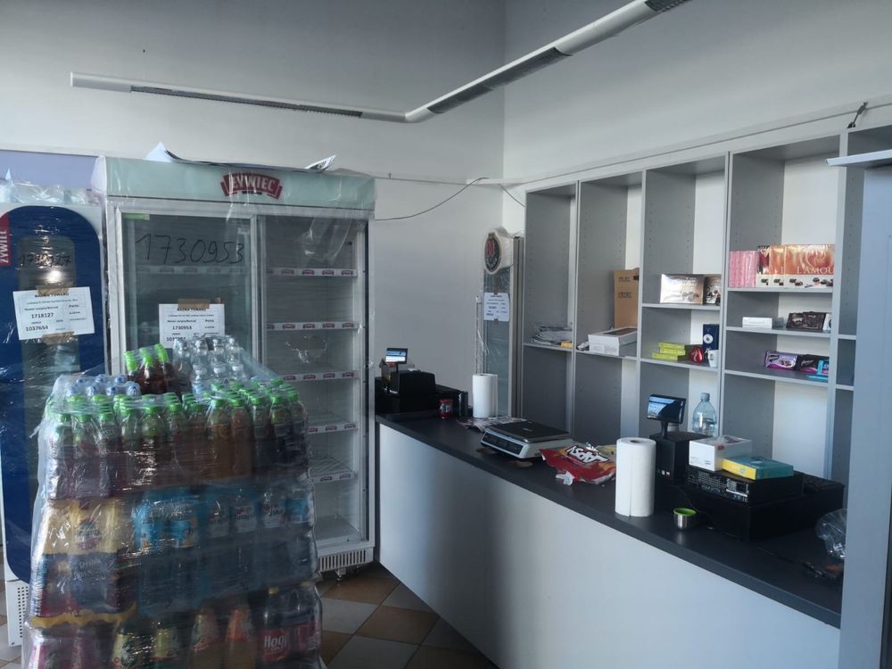 Sprzedam 21 REGAŁÓW sklepowych