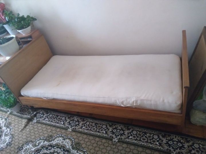 Ліжко на дачу бу