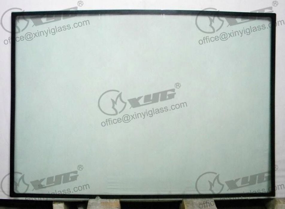 SZYBA CZOŁOWA MERCEDES UNIMOG 409/60/ UX100 1996-