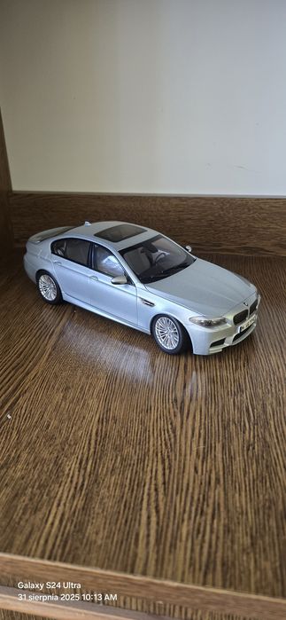 Bmw M5 F10 1:18 Full Open firmy Paragon