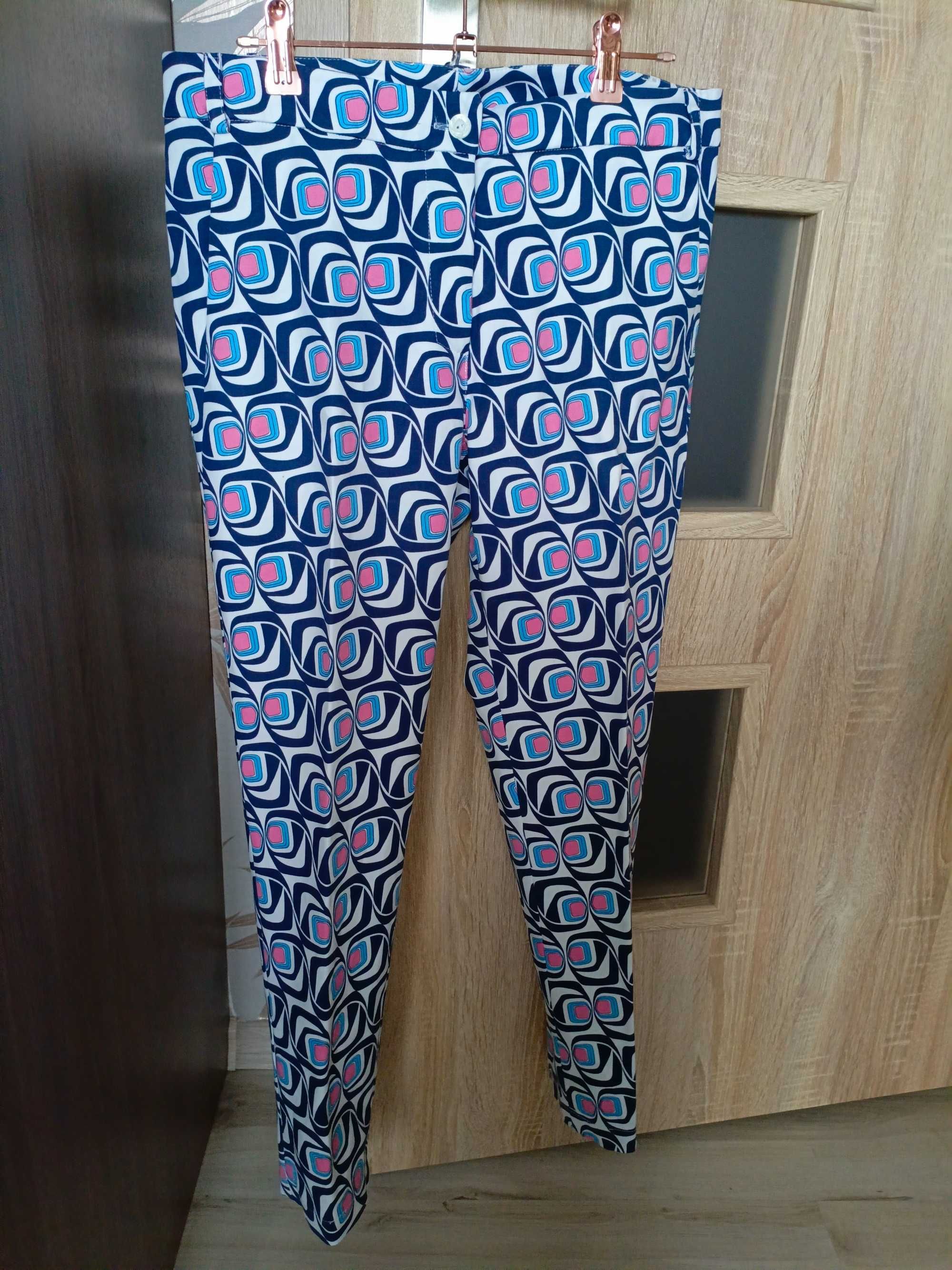 spodnie z kantem w kolorowy wzór