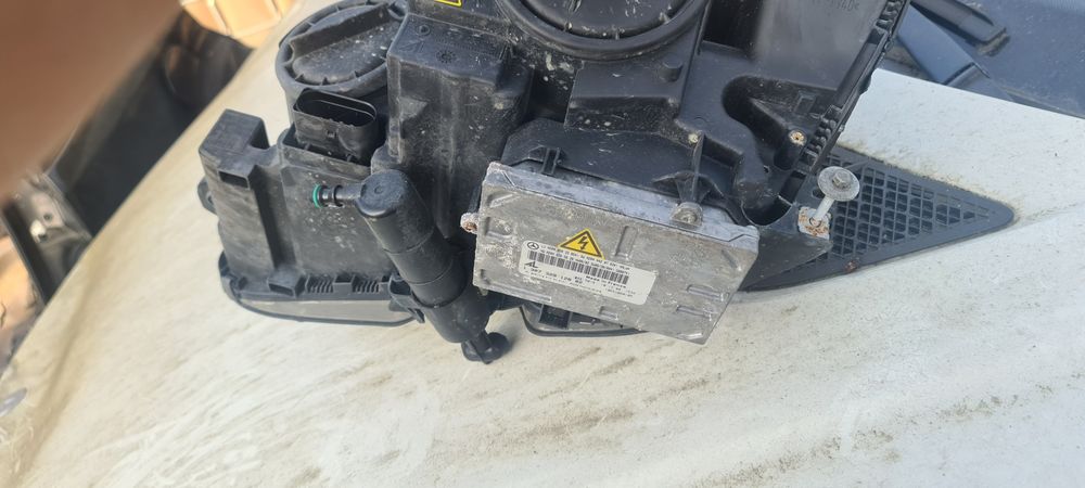 Lampa Prawa Bi-xenon Prawy Skrętny Mercedes W204 Przedlift Europa