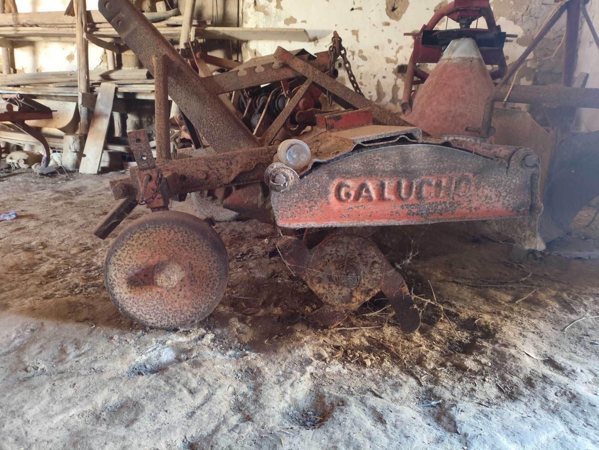 Alfaias Agricolas Frese Cavadeira e Escarificador