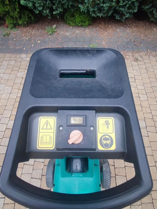 Rozdrabniacz do gałęzi frezowy, walcowy BOSCH AXT 2200