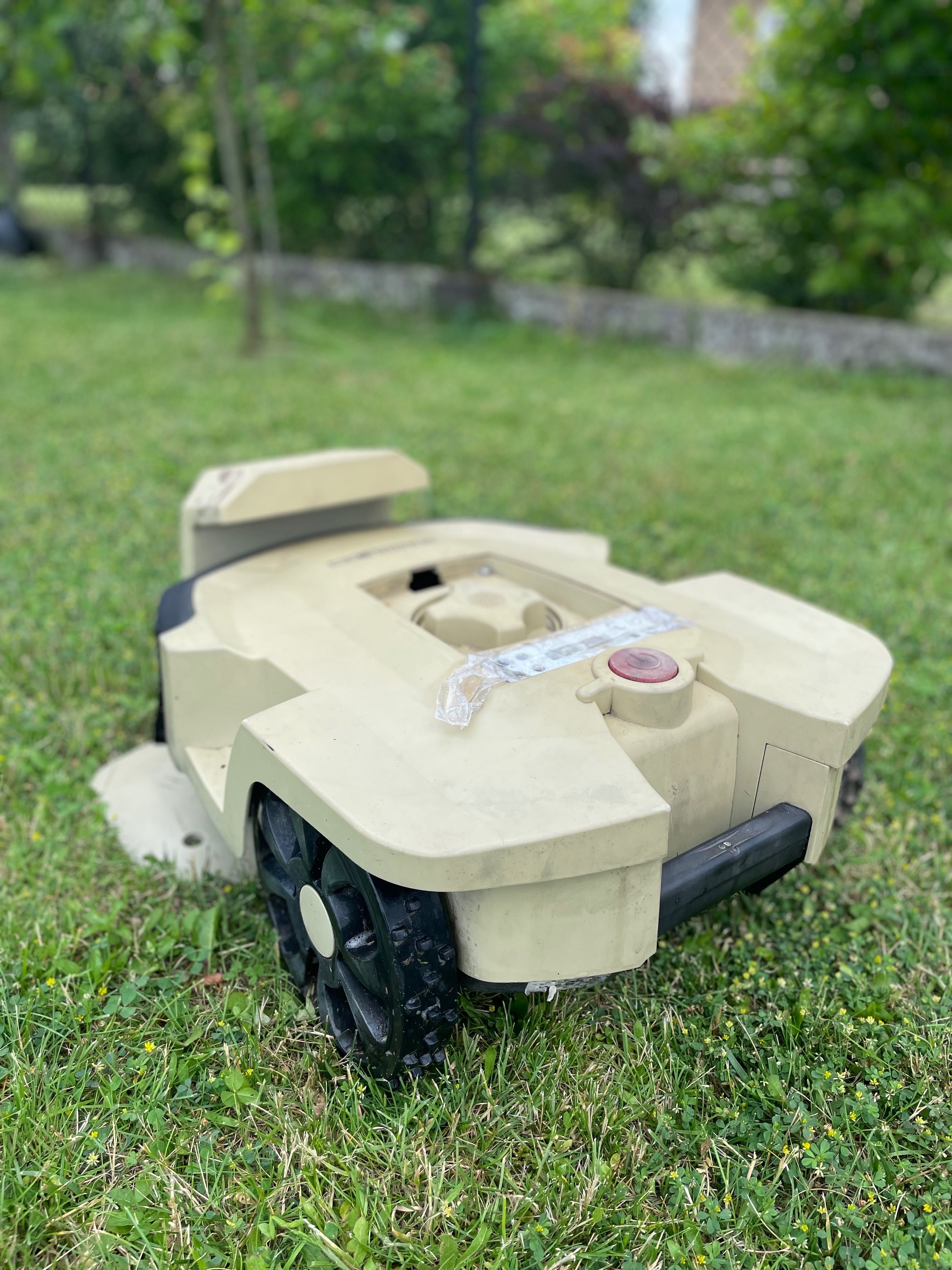 Robot koszący season robot