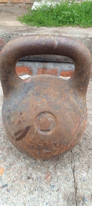 Продам гирю 16 кг.