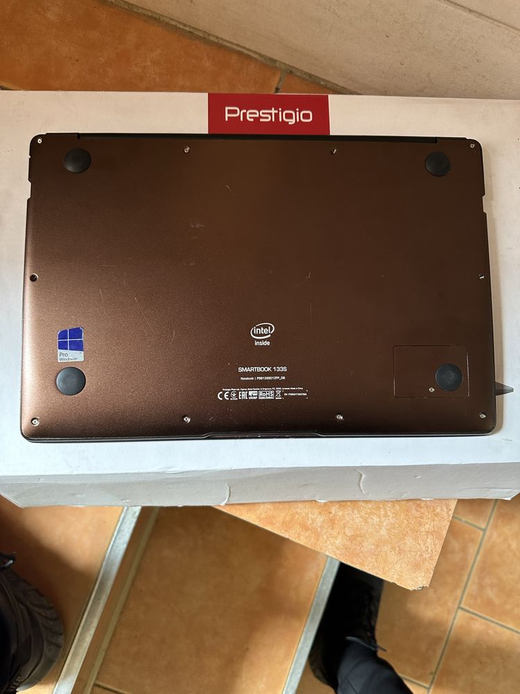 Prestigio SmartBook 133s с комплектом