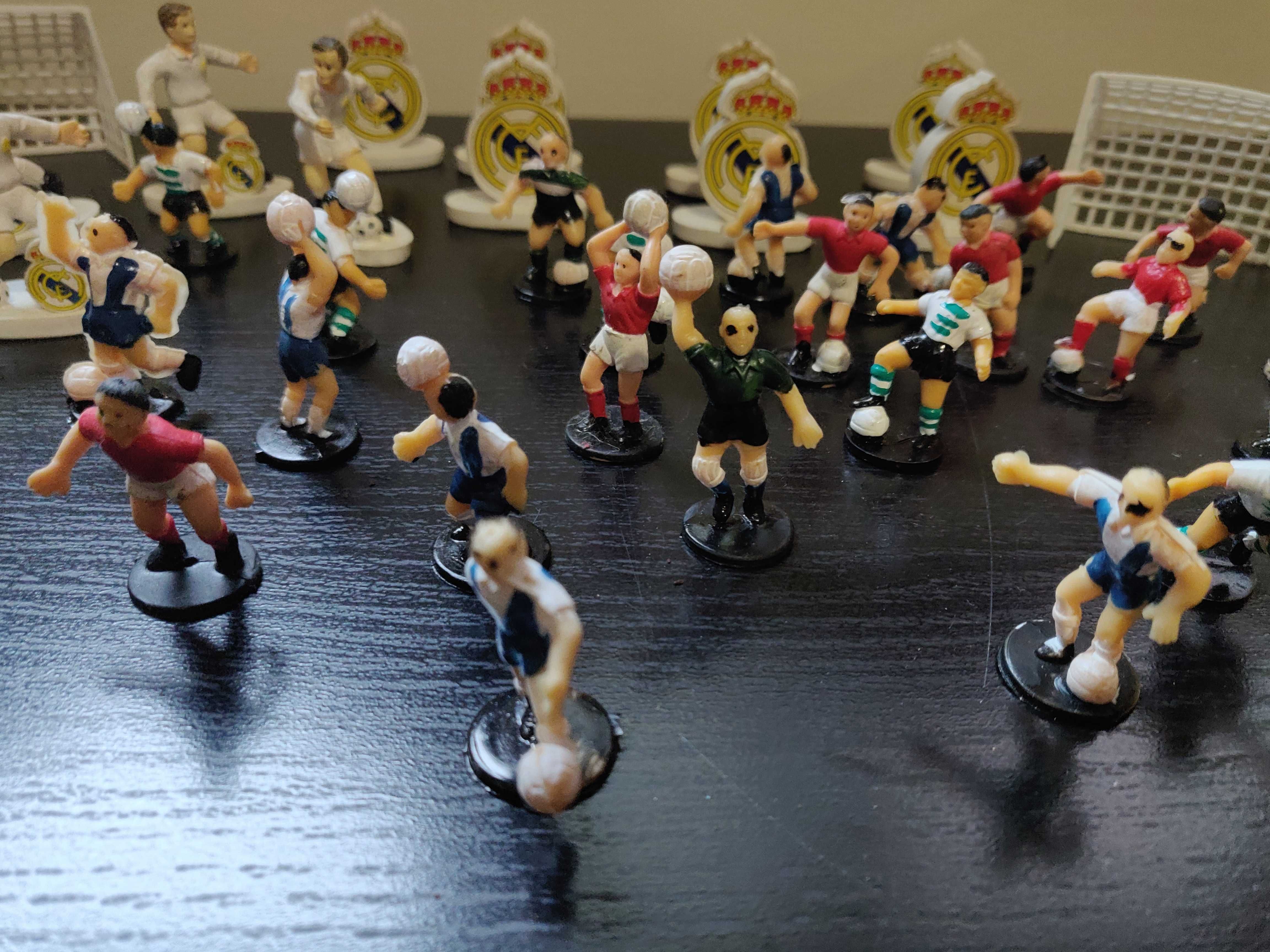 Lote de miniaturas de jogadores de futebol