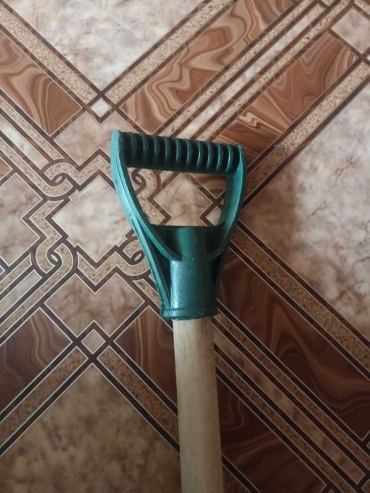 Лопата для прибирання снігу