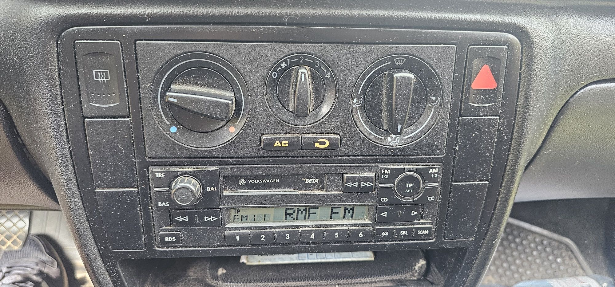 Volkswagen Passat 1.6i, 1999r. 257 tys km. Przebiegu.