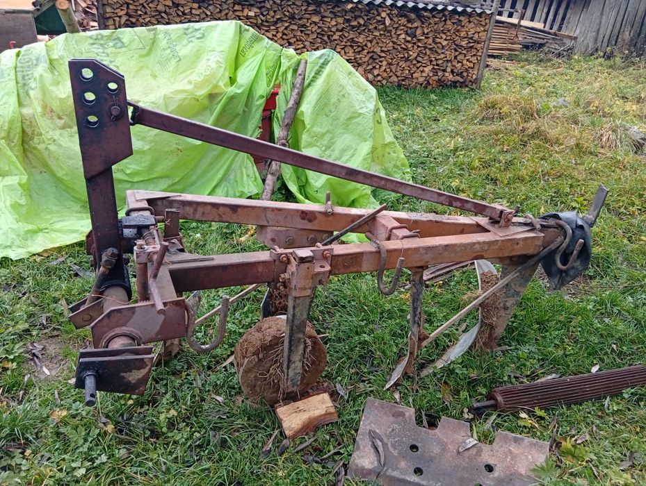 Продам тракторний плуг двокорпусний