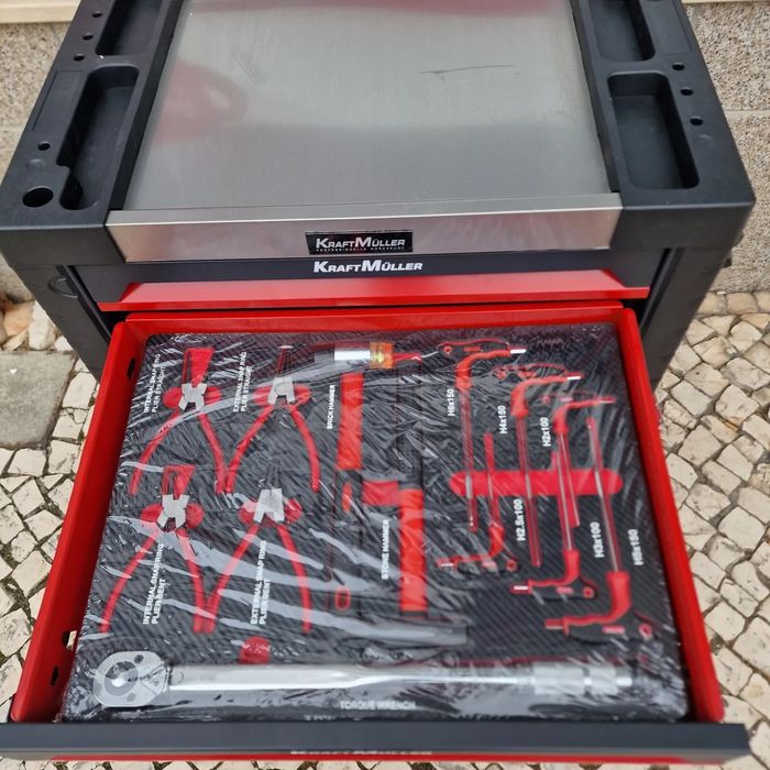 Carrinho com 4 gavetas cheias novo