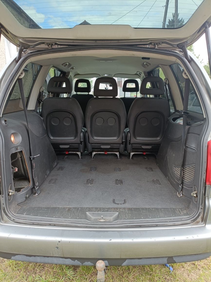 Sprzedam VW Sharan 1.9 TDI 2004 r. 7-osobowy  komfortowy i przestronny