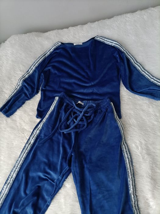 Dres niebieski, welurowy firmy Ezuri