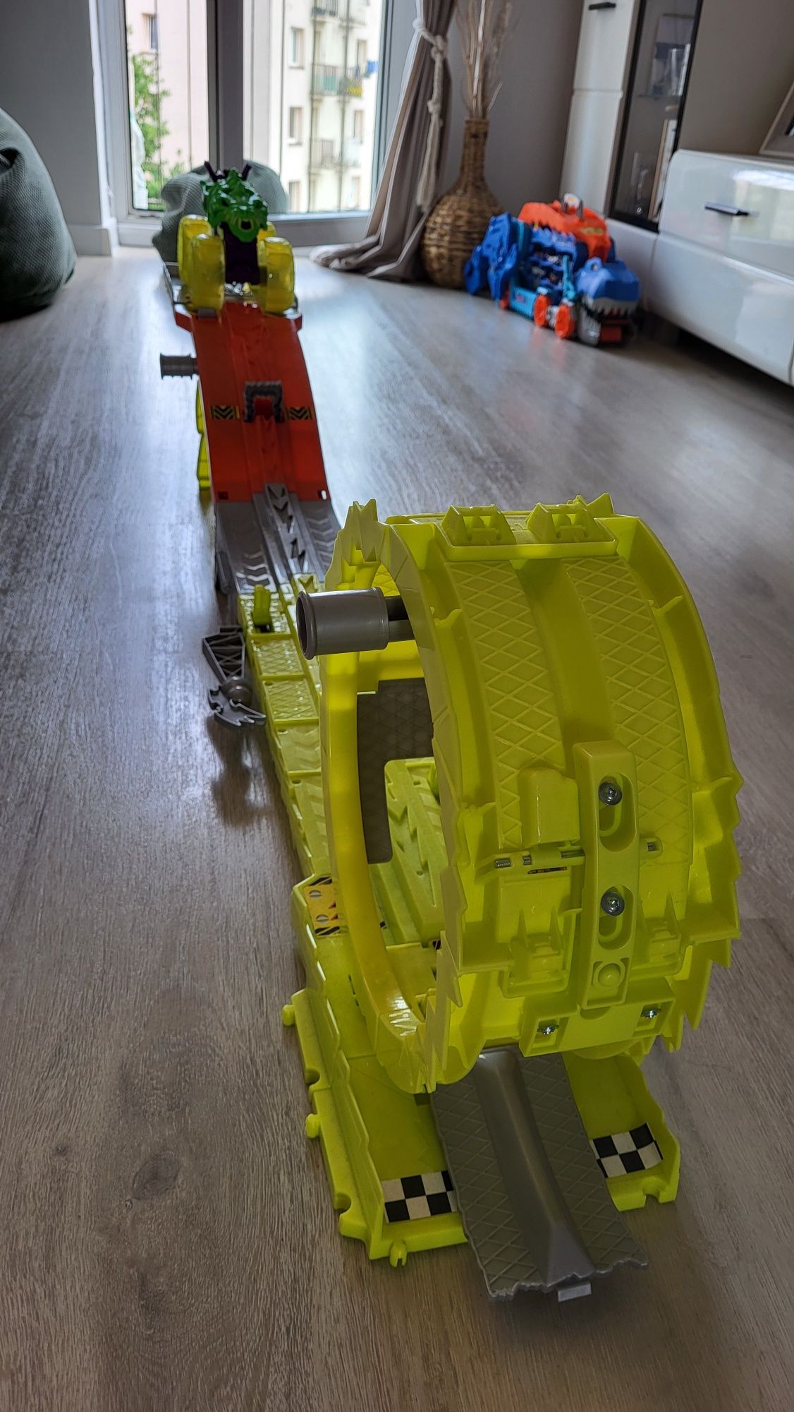 Hot Wheels Monster Trucks Power Smashers Destruction & Chase