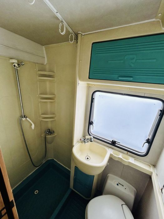 Autocaravana Ford Rimor 6 lugares de dormida e livrete