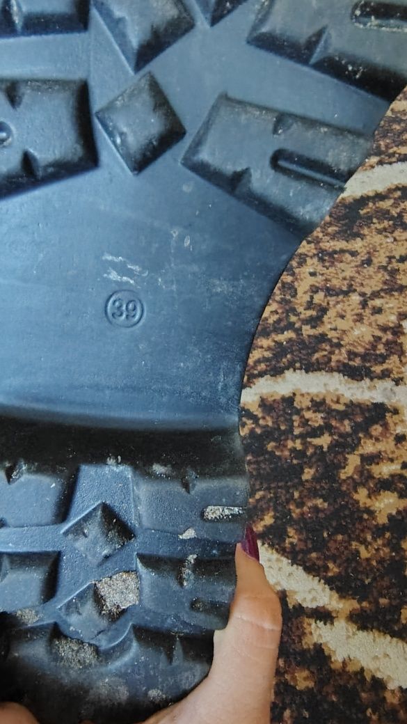 Czarne lakierowane mokasyny z łańcuszkiem 39