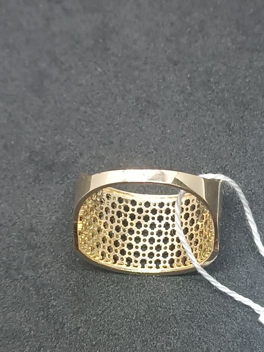 Pierścionek czarne cyrkonie