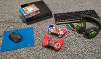 PS4,3 gry,2 joysticki, klawiatura i mysz, słuchawki