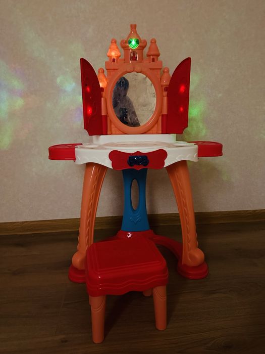 Трюмо. Туалетний столик