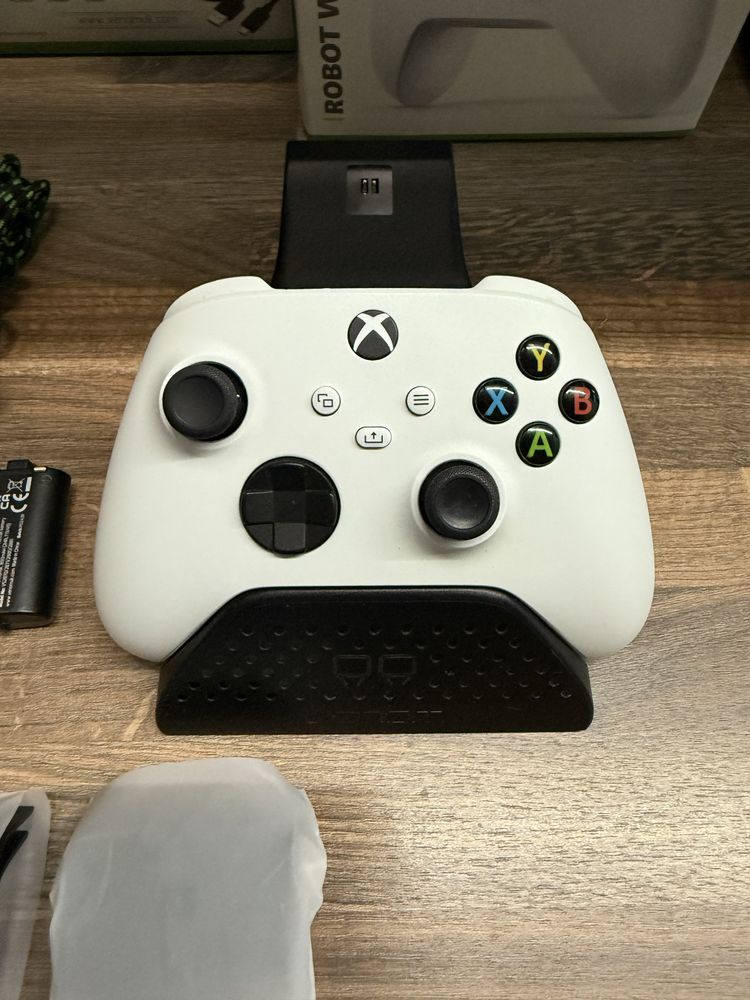 Xbox One Series S X Pad Kontroler plus Ładowarka plus 2 akumulatory!