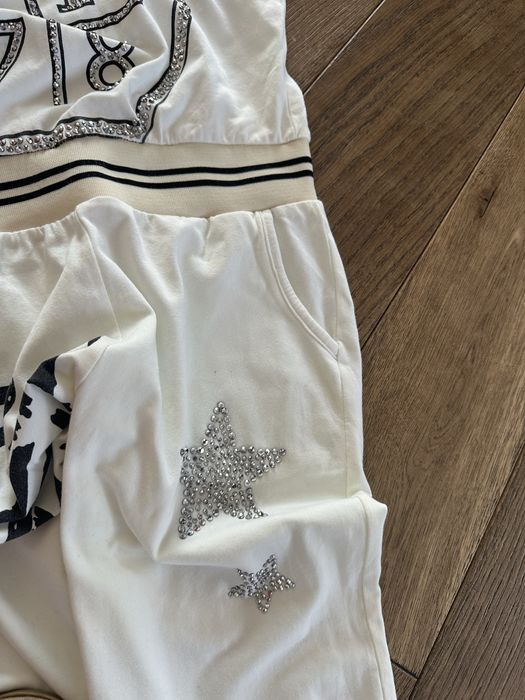 Stylowy biały kombinezon marki Philipp Plein