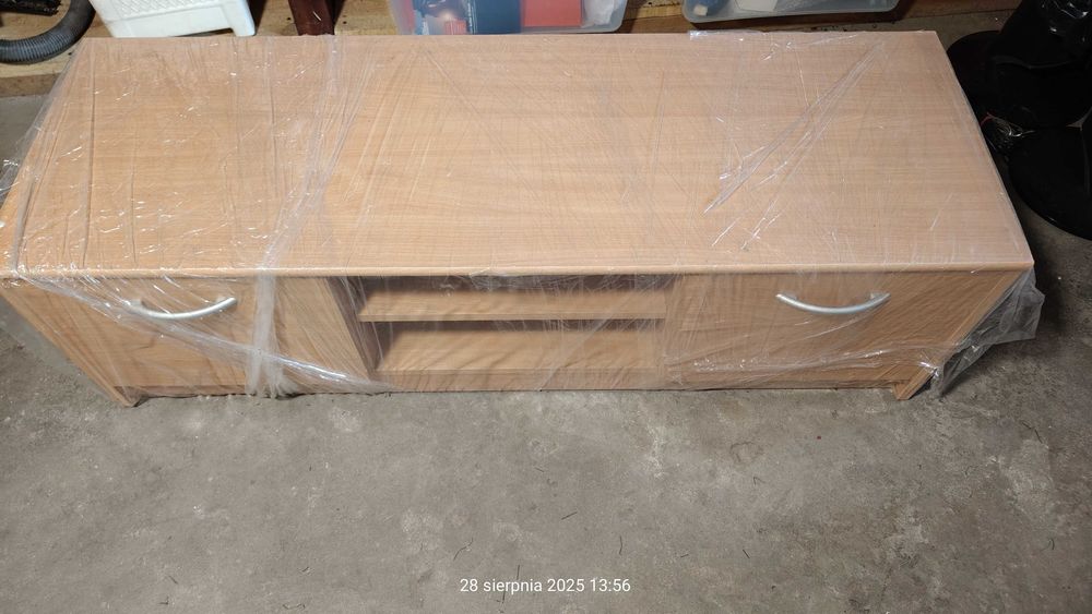 Stolik pod TV bukowy.