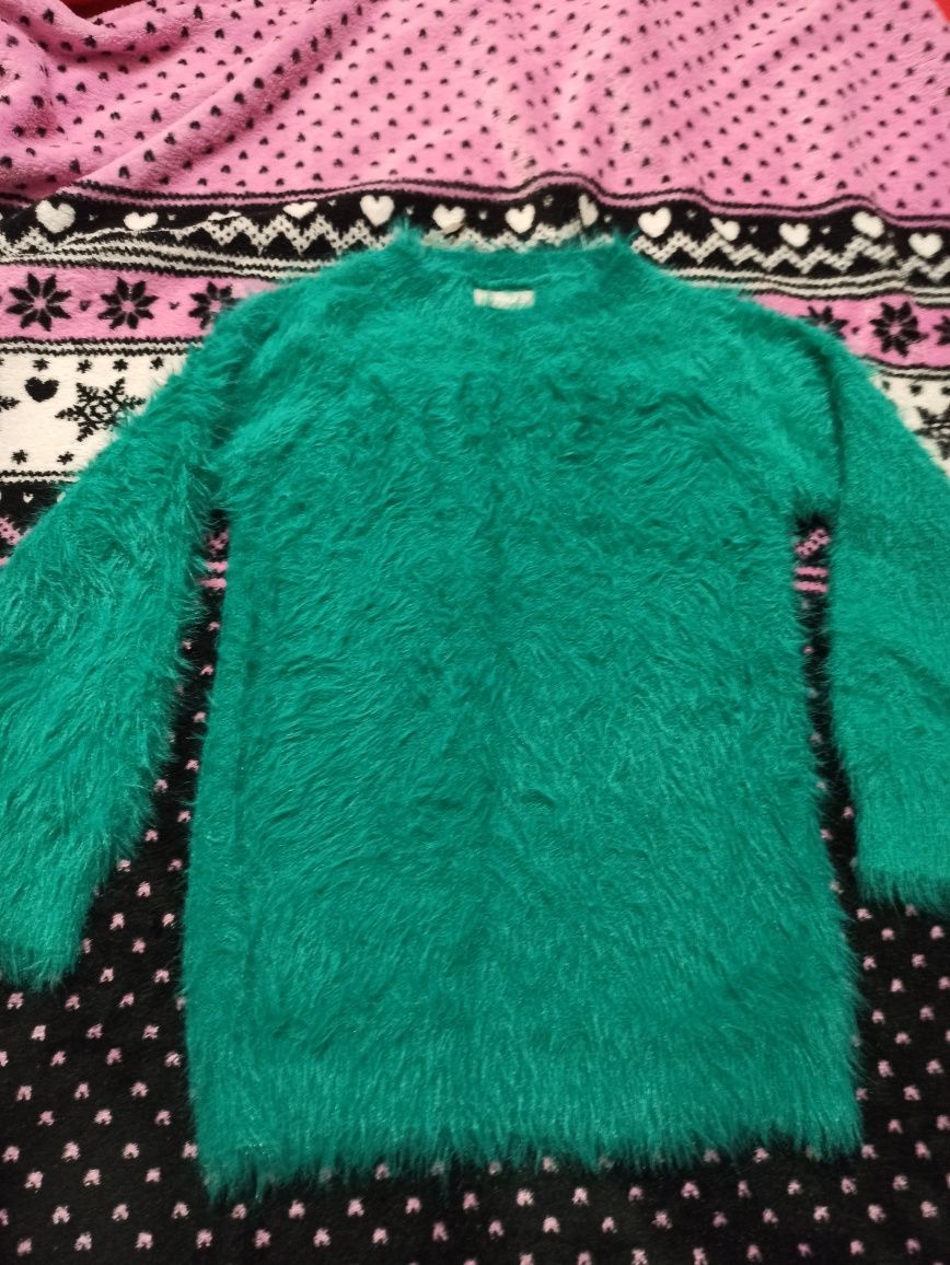 Теплый свитер пушистик для девочки. 7 лет