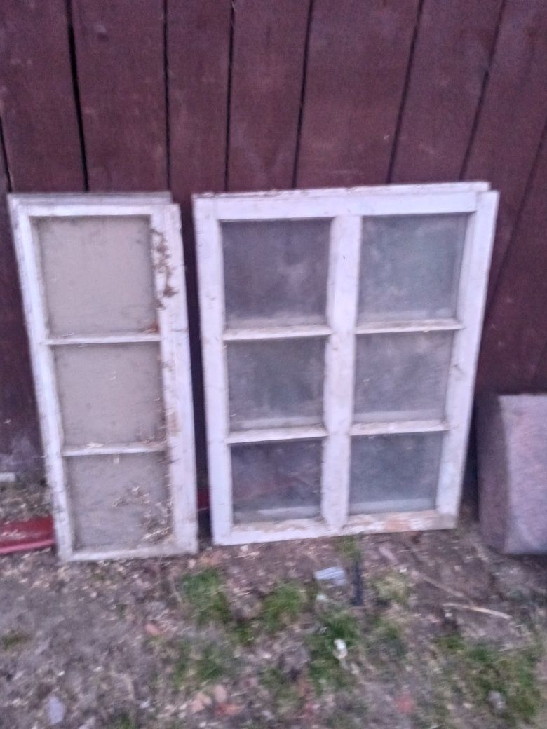 Stare okna duże i male