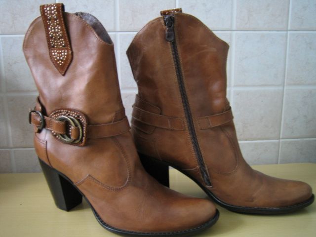 Продаються жіночі шкіряні чобітки Nero Giardini размер 38 б/в