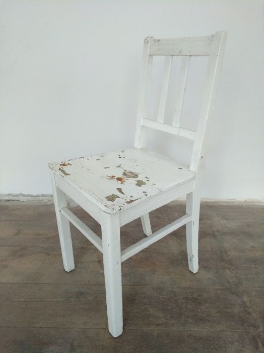 krzesło białe drewno vintage stare do renowacji