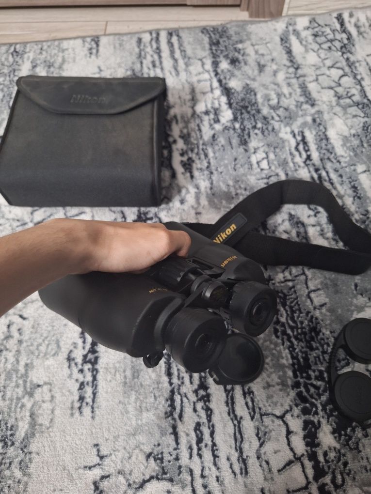 Бинокль Nikon Aculon A211