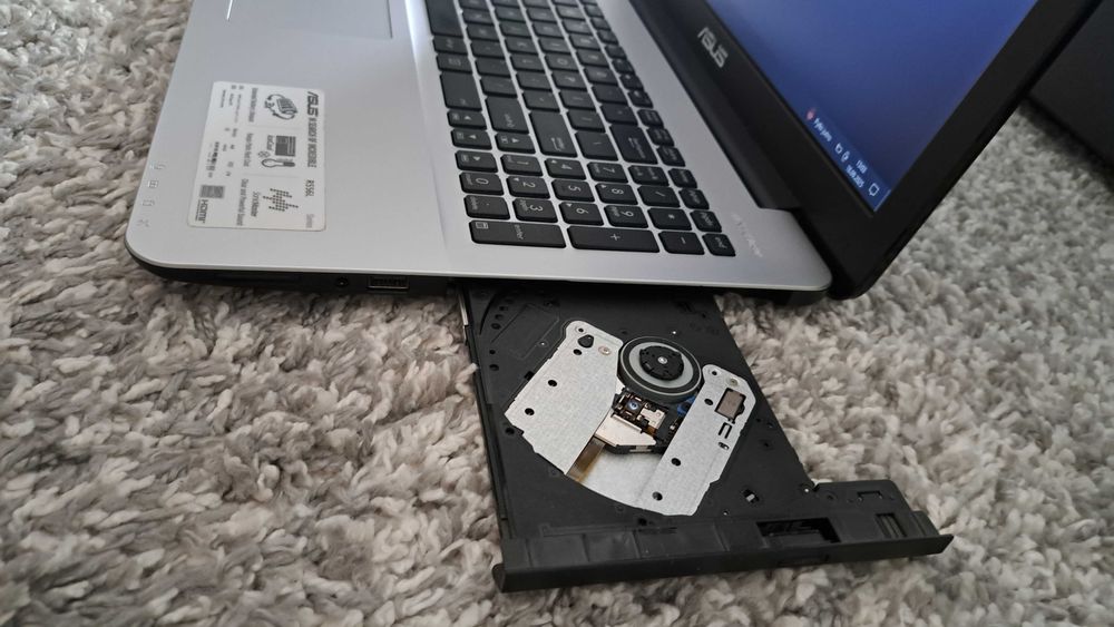 Laptop ASUS R556LA-XO2470T