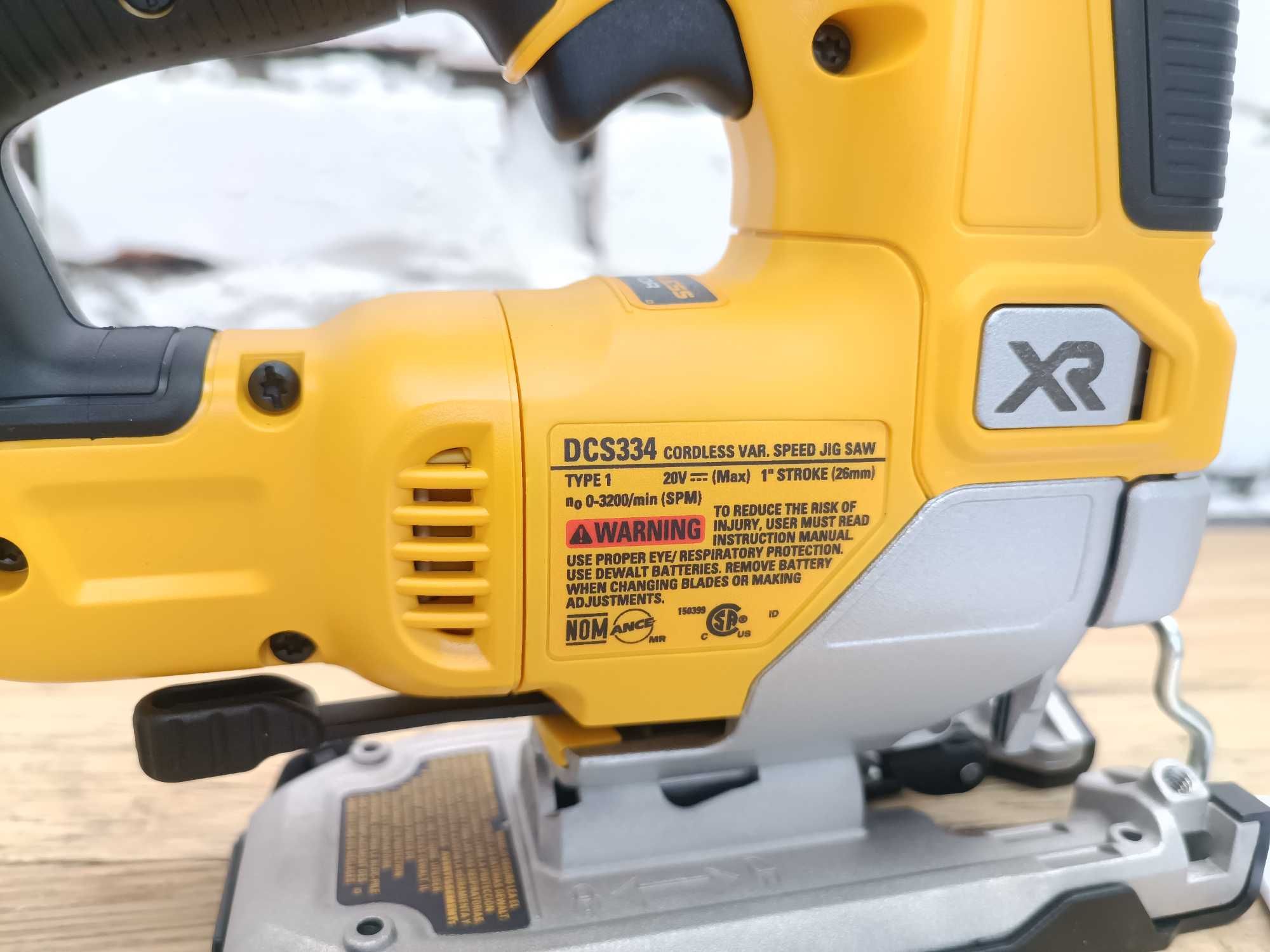 Акумуляторний лобзік  DeWalt DCS334 20V Max з США Оригінал