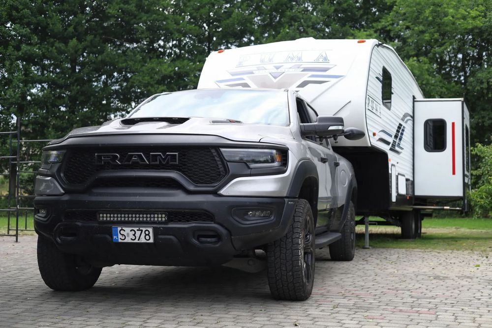 Dodge RAM TRX Dodge RAM 1500 TRX CREW CAB 4X4 + przyczepa kemp Palomino Puma 255RKS