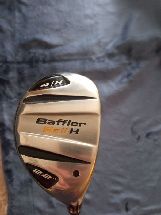 Vendo conjuntos de tacos de golf.