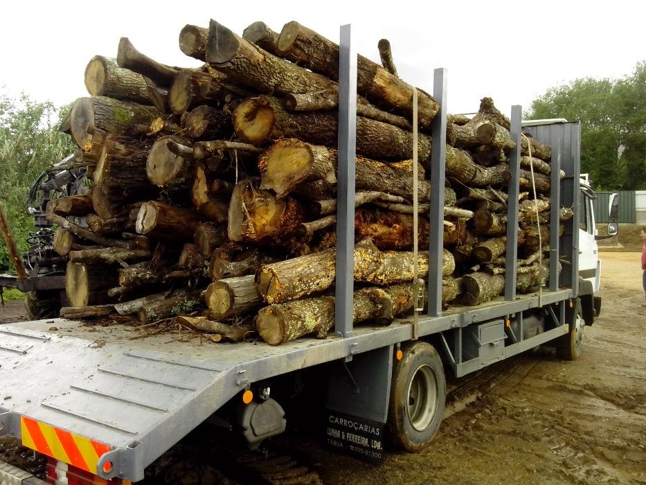 Transporte de tratores, alfaias agricolas e maquinas