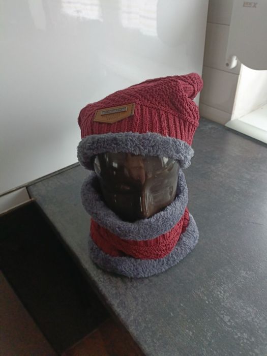 Nowa czapka plus komin