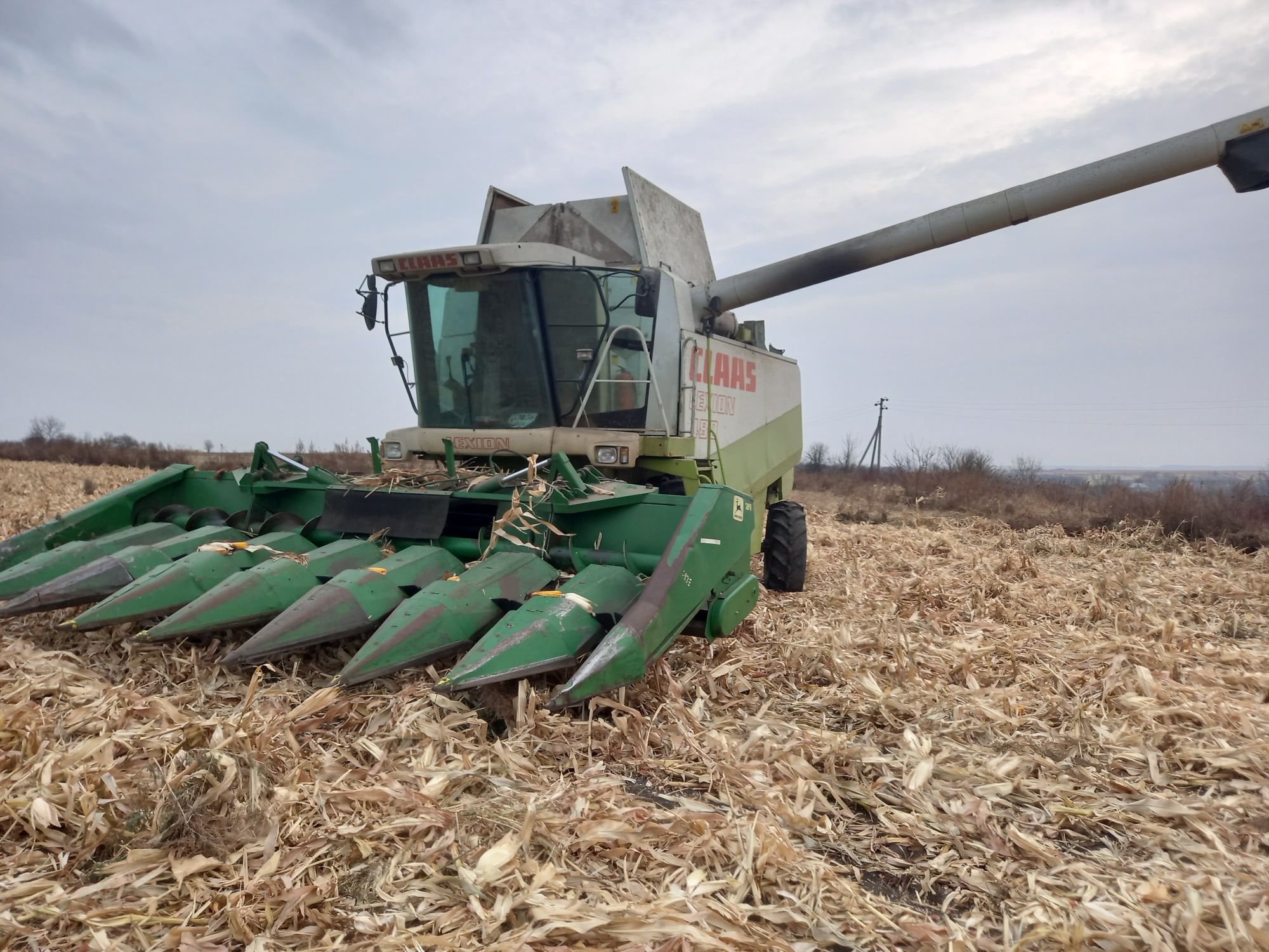 Кукурудзяна жатка Джон дір, John Deere  8 рядків, складна