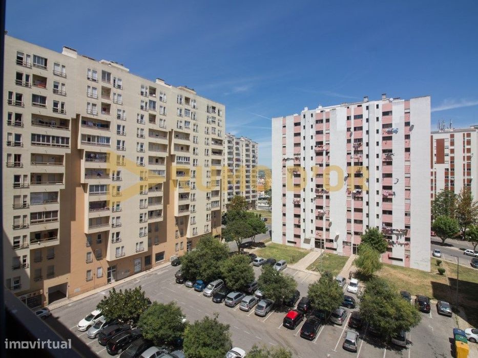 Apartamento T3 Renovado | Urbanização da Barrada - Carregado