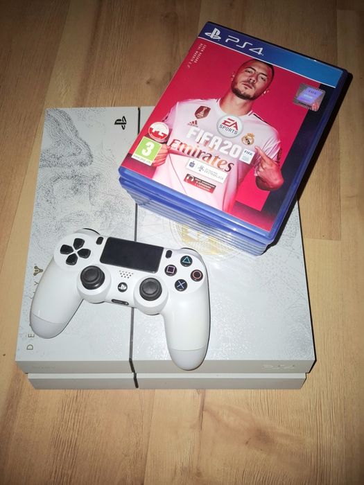 Konsola PlayStation 4
