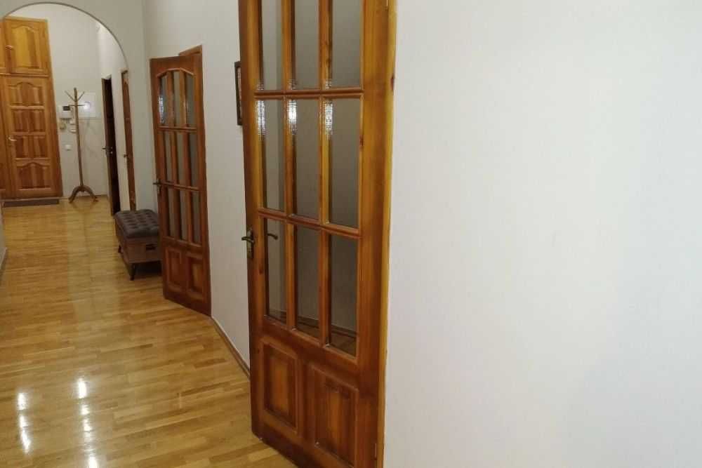 Продаж двокімнатної квартири на бульварі Лесі Українки, 9В