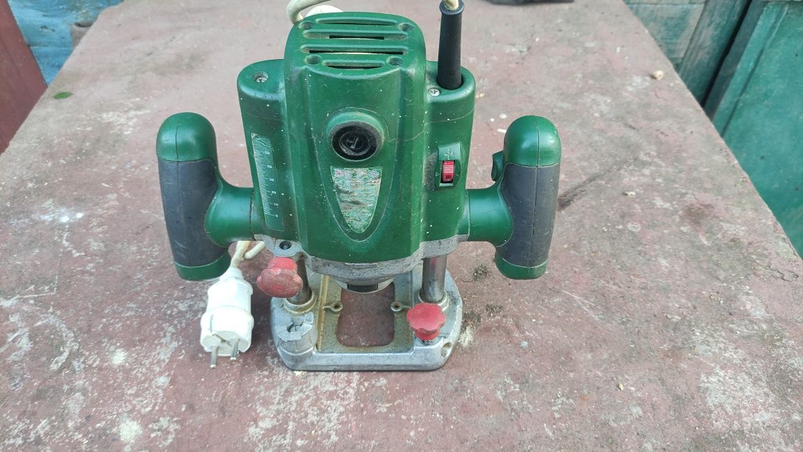 Фрезер ручной DWT 1200W