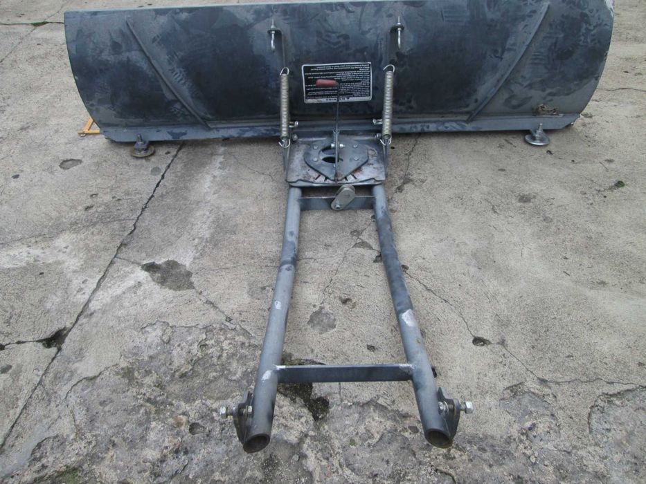 Pług do śniegu do: traktorek ogrodniczy  quad  atv  utv  odśnieżanie