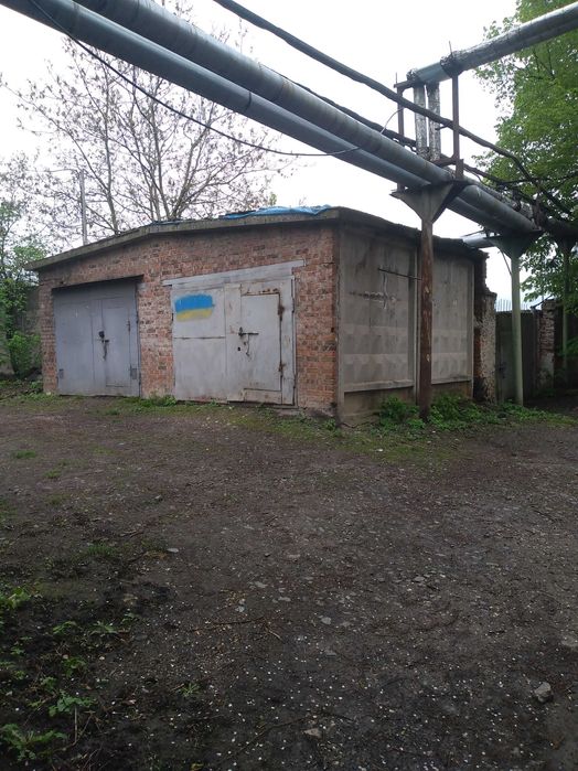 Продам гараж, приватизований з землею.